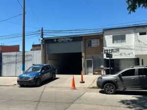 Investigan el hallazgo de droga y un arma dentro de un patrullero en Santa Fe