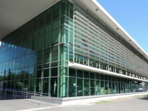 Parte médico del obrero aplastado por un tinglado: permanece internado en estado crítico