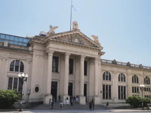 Docentes de la UNR inician un paro total de actividades por una semana