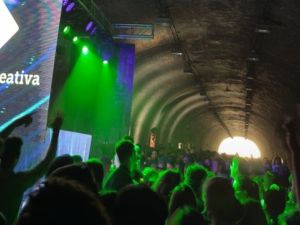 Fiesta electrónica y café de especialidad sorprendieron en el túnel Arturo Illia durante la Calle Recreativa