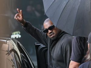 Reino Unido prohíbe la entrada a Kanye West tras comentarios antisemitas y cancela su participación en el Wireless Festival
