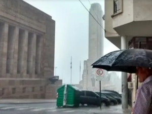 Sigue la lluvia en Rosario, finalmente refrescó y rige una alerta por tormentas. ¿Cuándo vuelve el sol?