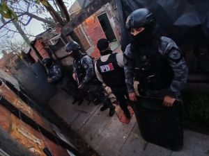 Tres detenidos en operativos por amenazas y abuso de arma en la zona noroeste