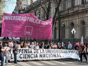 Docentes de la UNR realizarán una semana de paro del 26 al 31 de mayo