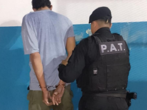 Detenido por amenazar y agredir a su padre con una navaja táctica