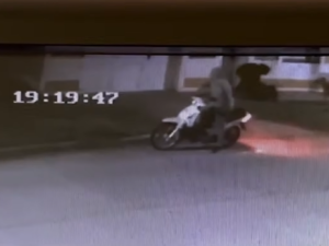 Brutal golpiza y robo a una joven en San Lorenzo: vecinos intervinieron para ayudarla