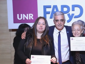 Madre e hija terminaron la secundaria juntas en la UNR