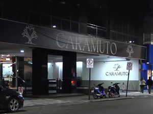 Le robaron la moto mientras velaba a su abuelo