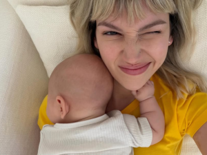 Úrsula Corberó mostró su intimidad como mamá primeriza junto al Chino Darín y emocionó con tiernas postales de su bebé Dante
