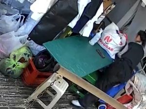 Descubrió que su empleada le robaba al recibir una alerta del banco