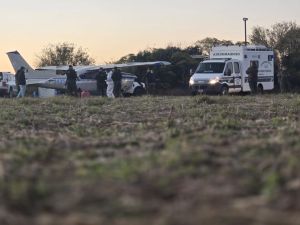 Operativo en Villa Eloísa: secuestraron una avioneta y un gendarme resultó herido