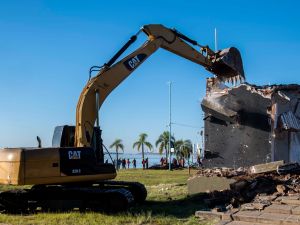 Comenzó la transformación de la Costa Norte con la demolición del bar Mordisco