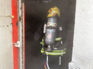 Incendio en depósito de Rosario moviliza a equipos de emergencia