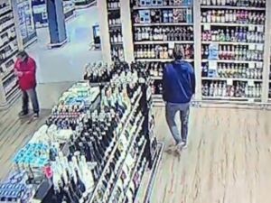 Intentó llevarse dos botellas de whisky y terminó detenido