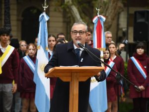 Javkin en el acto por el 25 de Mayo: “Rosario no volverá al miedo”