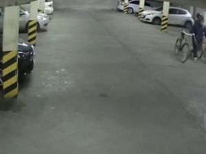 Ingresó a una cochera y robó una bicicleta