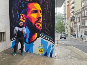 Messi tiene un nuevo mural en pleno centro rosarino