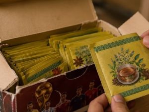 Estafa insólita en Lima: compró figuritas del Mundial y no encontró lo que esperaba