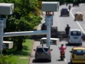 Multas en Argentina: analizan implementar radares inteligentes que controlan la velocidad promedio en rutas y autopistas