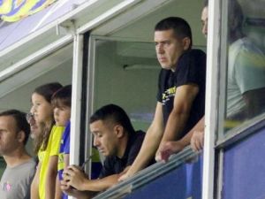 Riquelme se emocionó al conocer a futbolistas brasileños que llevan su nombre
