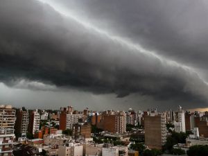 Rosario continúa bajo alerta por fuertes ráfagas hasta el mediodía