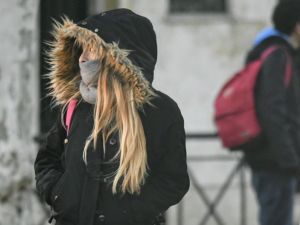 La ciudad amaneció bajo cero y tendrá un feriado helado con sol