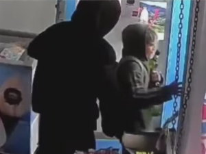 Robo en un minimarket de Rosario: usaron a un niño como señuelo para robar combos de fernet y coca