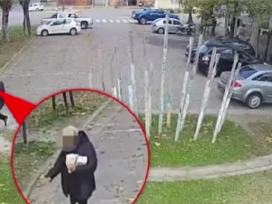 Se robó dos bolsas con carne de un supermercado, escapó y lo detuvieron en su casa