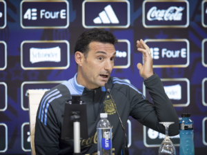 Scaloni confirmó que Dibu y Julián están listos para el debut