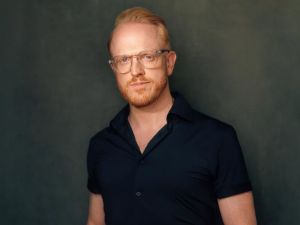 Conmoción por la muerte del actor Owain Rhys Davies a los 44 años