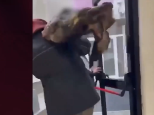 Protesta insólita en La Pampa: productor llevó una pata de vaca al despacho del intendente