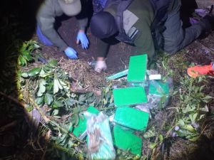 Hallaron 55 kilos de cocaína enterrados en una vivienda de Roldán