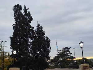 Lluvias, frío y leve mejoría durante el fin de semana largo