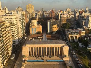 Vuelve la llama, vuelve el mirador: inauguran la restauración del Monumento Nacional a la Bandera