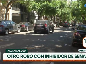 Le abrieron el auto con un inhibidor de señal y le robaron sus pertenencias