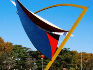 Restauran la escultura de Pérez Celis en el Mercado del Patio