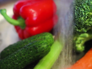 ¿Cómo evitar intoxicaciones alimenticias en días de altas temperaturas?