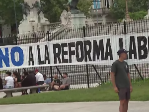 Congreso: el oficialismo busca aprobar la reforma laboral en una jornada marcada por el paro general y la tensión