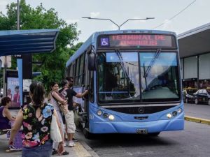 Desde el lunes se actualiza el boleto de colectivo en Rosario a la mitad de la inflación acumulada: viajar costará $1.720
