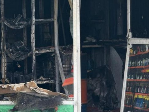 Incendio en un local de repuestos para motos