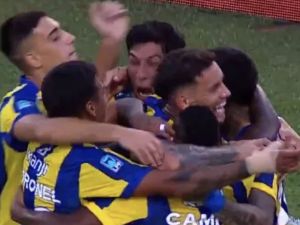 Jorge Almirón no guardó casi nada, recuperó lesionados y Central se lo dio vuelta a Gimnasia en La Plata