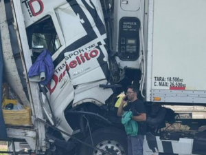 Trágico choque entre tres camiones en la Ruta 9