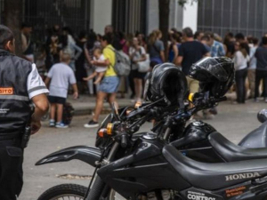 Más agentes para ordenar el tránsito en las escuelas