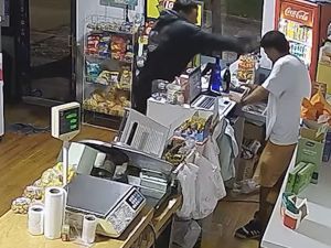 Violento robo en Cañada Gómez: golpearon al encargado y uno de los delincuentes fue detenido