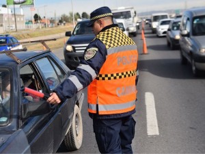 Córdoba busca legalizar las luces diurnas en rutas y una reforma a la Ley de Tránsito
