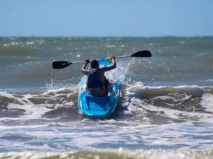 Villa Gesell: guardavidas acusado de no rescatar a un kayakista en peligro