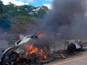 Brutal choque frontal en el noreste de Brasil provoca un incendio y deja 11 personas muertas