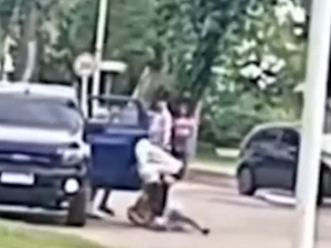 A las trompadas por una discusión de tránsito