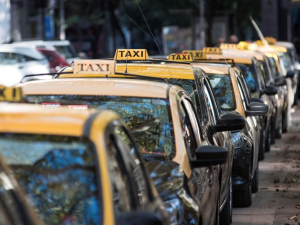 Del pedido al rechazo: los taxistas ahora piden frenar el aumento del 30% solicitado