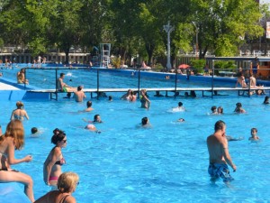 Comenzó la temporada de verano en el Complejo de Piletas del Parque Alem